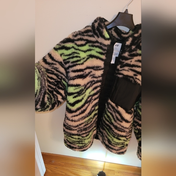 H&M Youth size 16/18 faux fur Jack - Picture 3 of 8